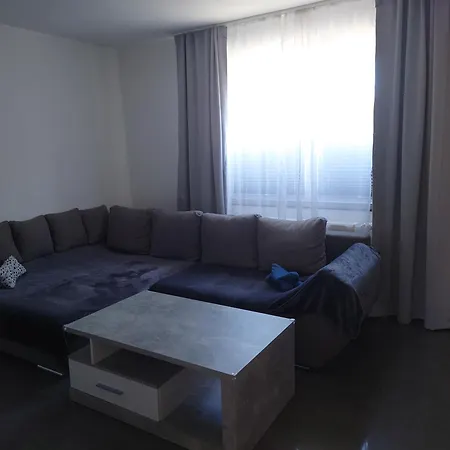 Ella Apartman *